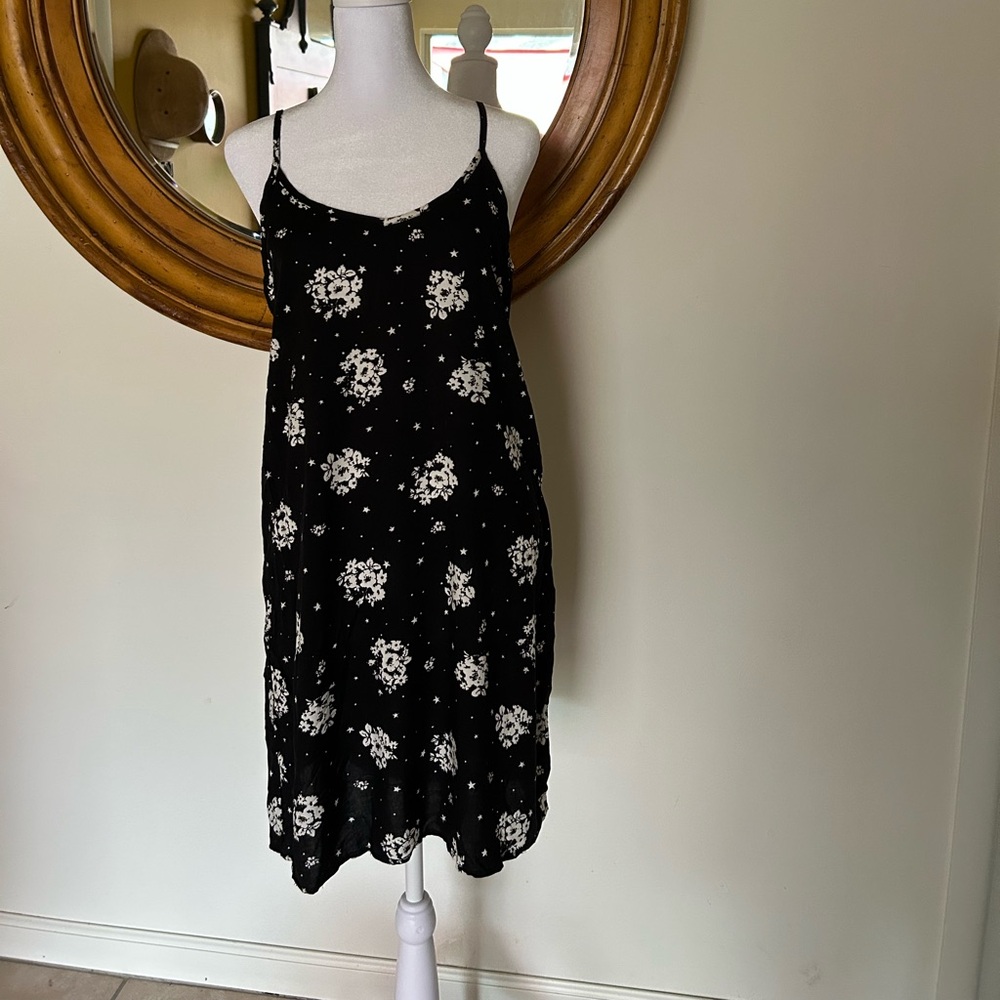 SHIFT Black and White Floral Dress
